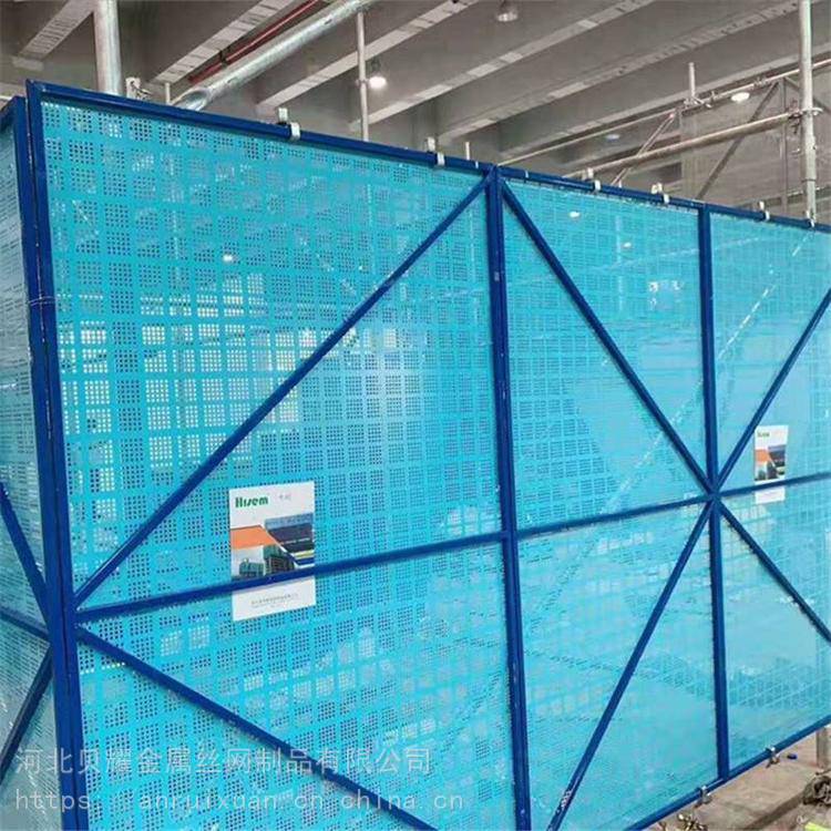 建筑工地防护卫士 深入解析外墙蓝色金属防护爬架网
